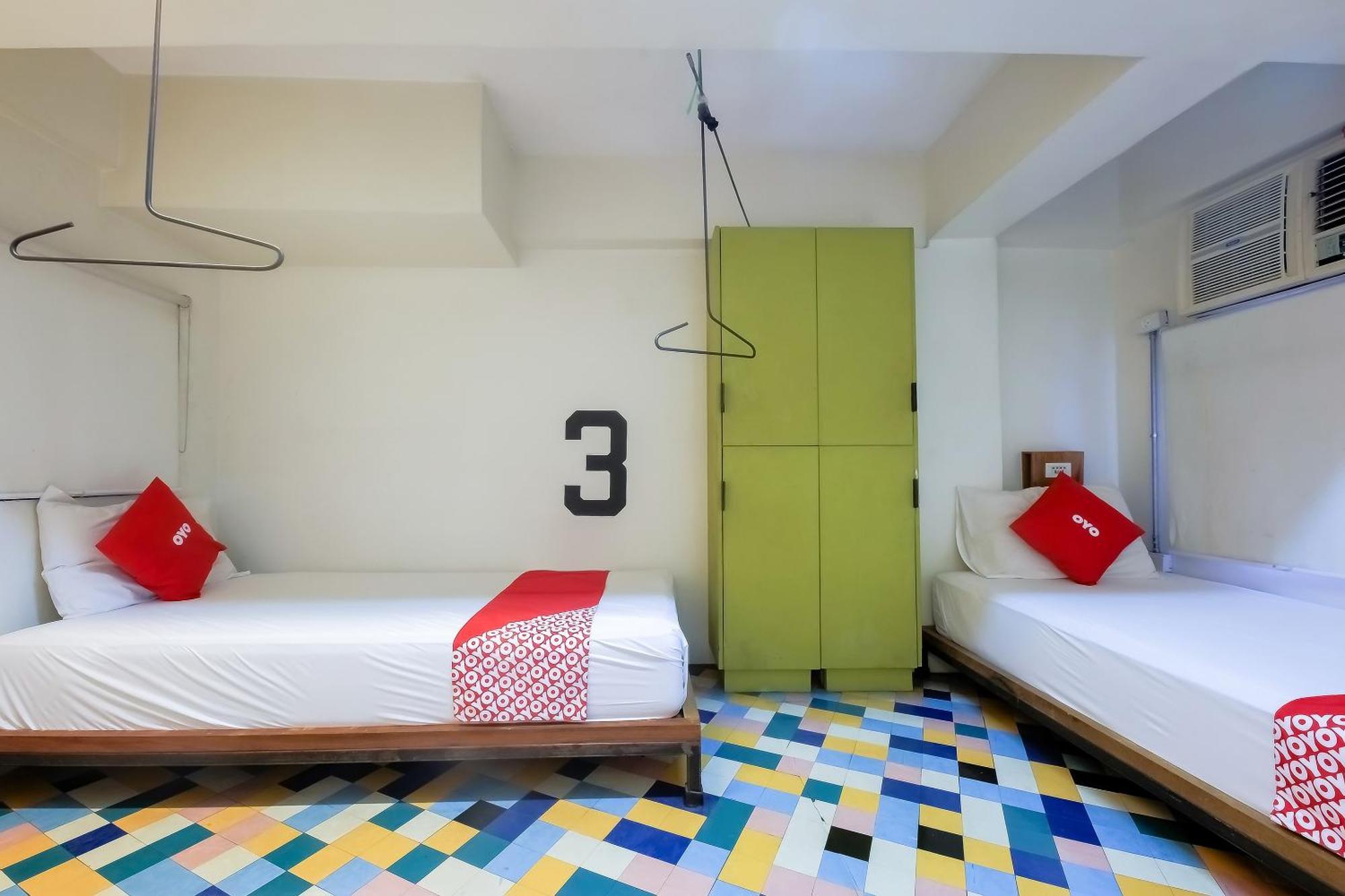 Spot On Junction Hostel San Pedro Makati Exterior foto