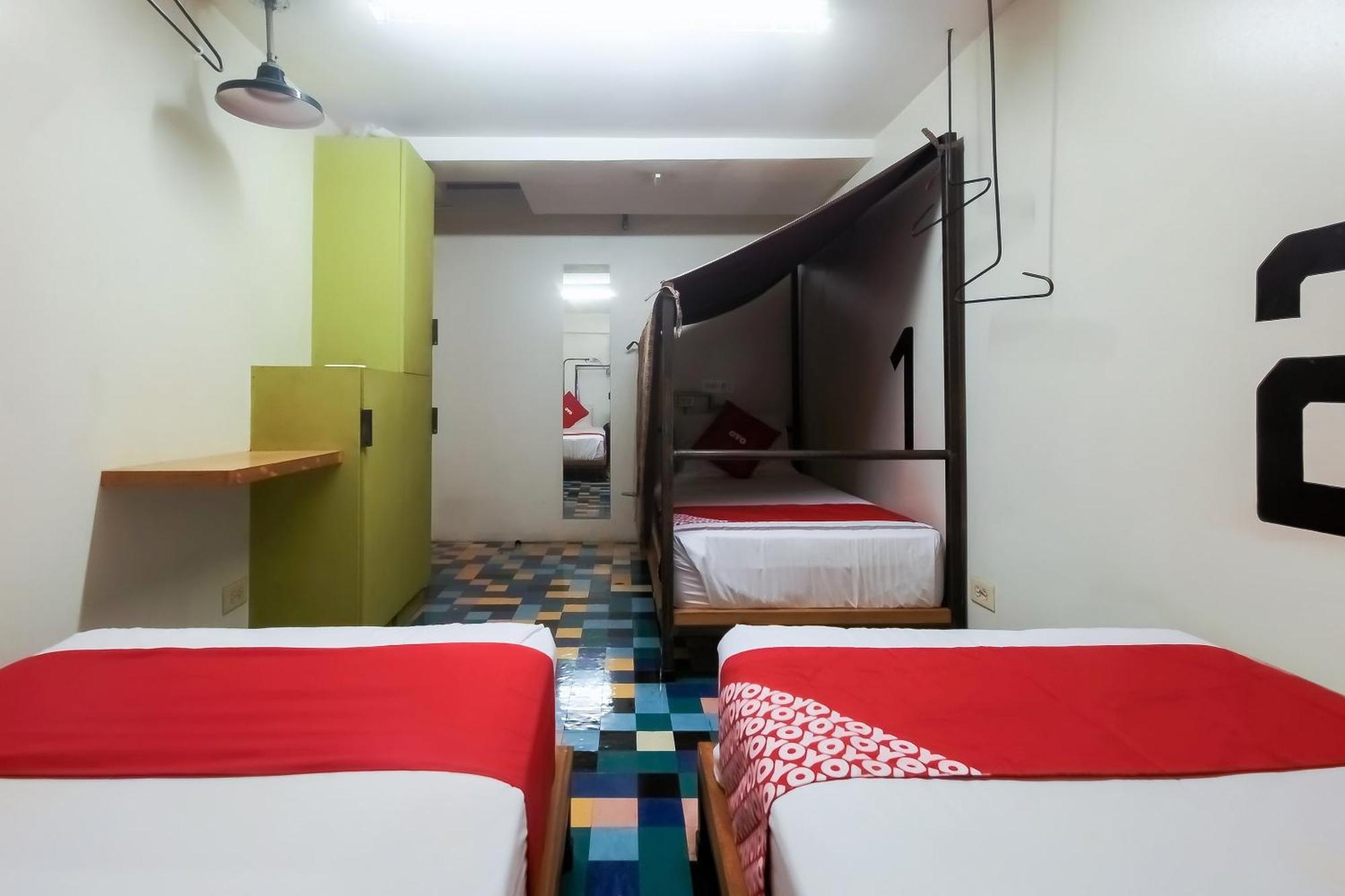 Spot On Junction Hostel San Pedro Makati Exterior foto