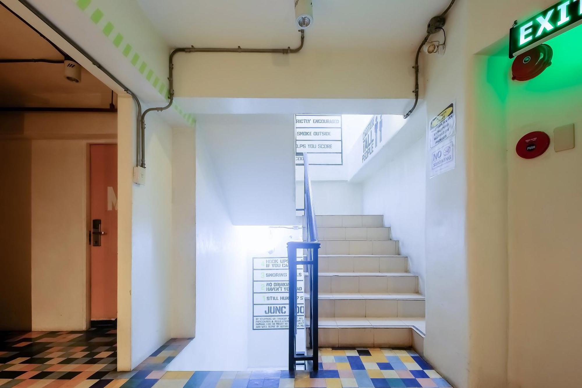 Spot On Junction Hostel San Pedro Makati Exterior foto