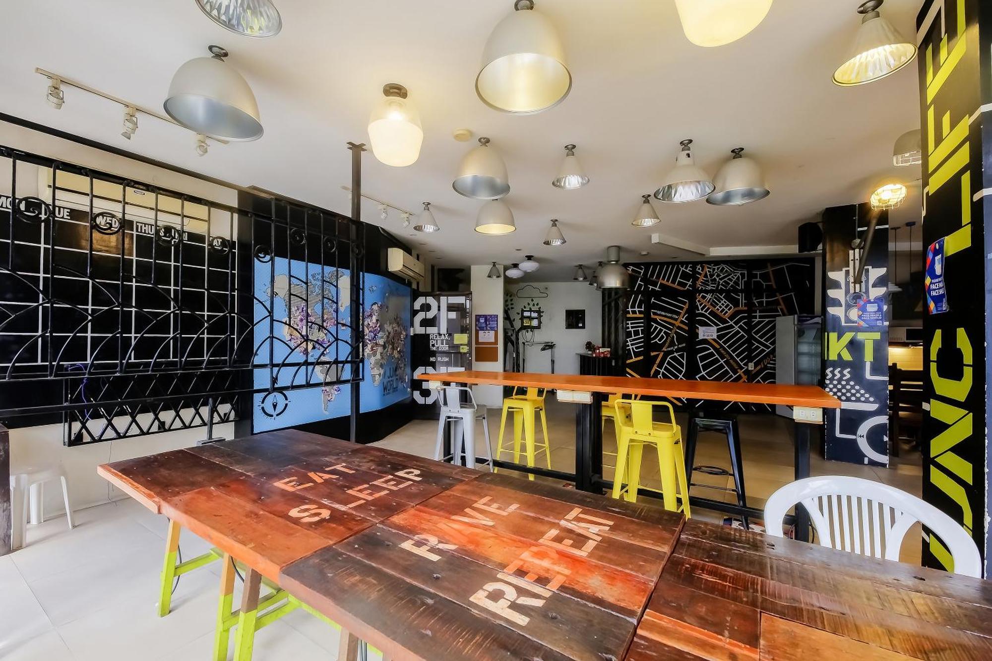 Spot On Junction Hostel San Pedro Makati Exterior foto