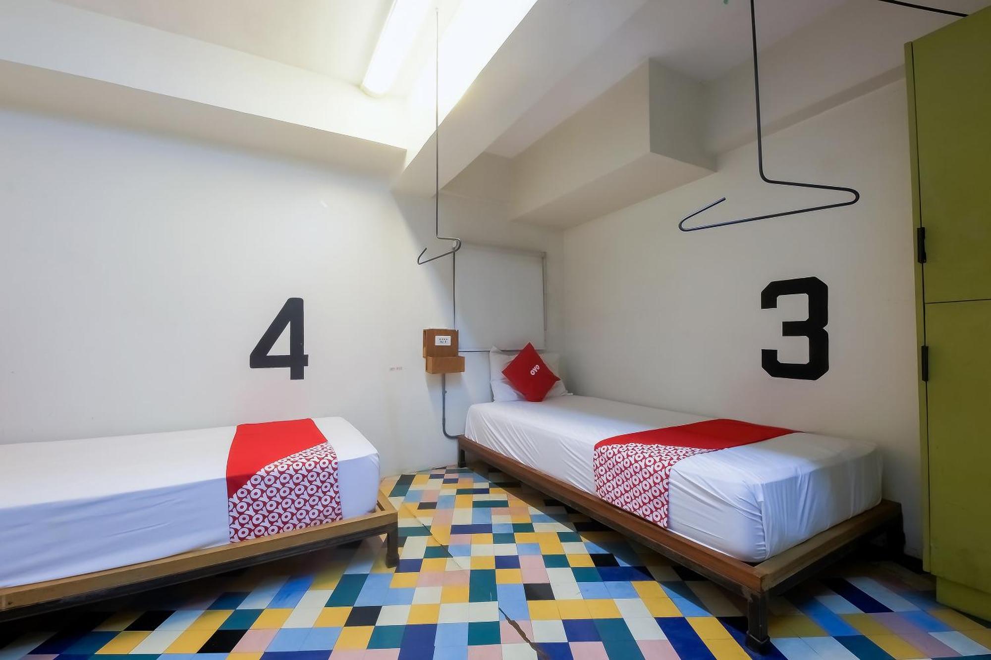 Spot On Junction Hostel San Pedro Makati Exterior foto