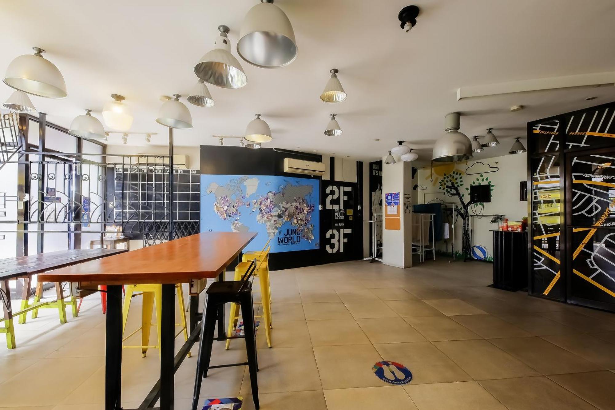 Spot On Junction Hostel San Pedro Makati Exterior foto